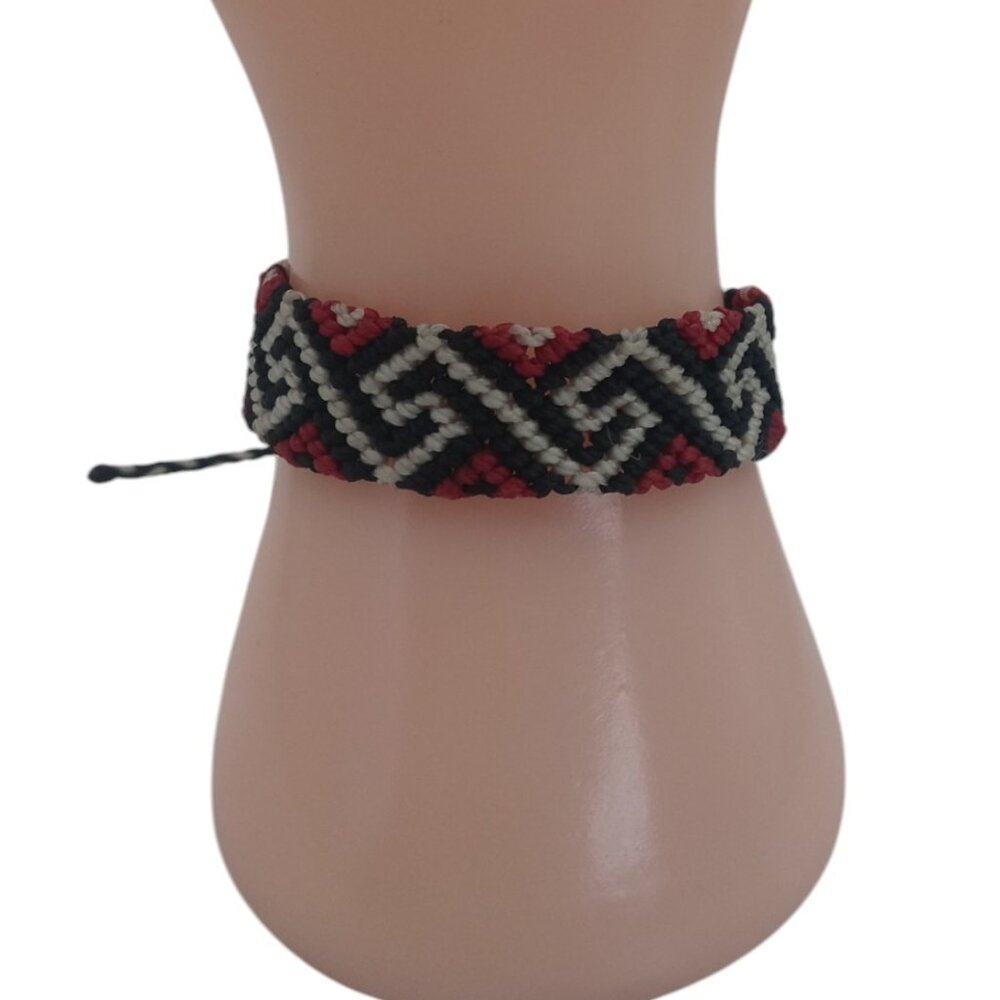 Unisex Woven Macramé Thread Bracelet – Andean Design Cusco